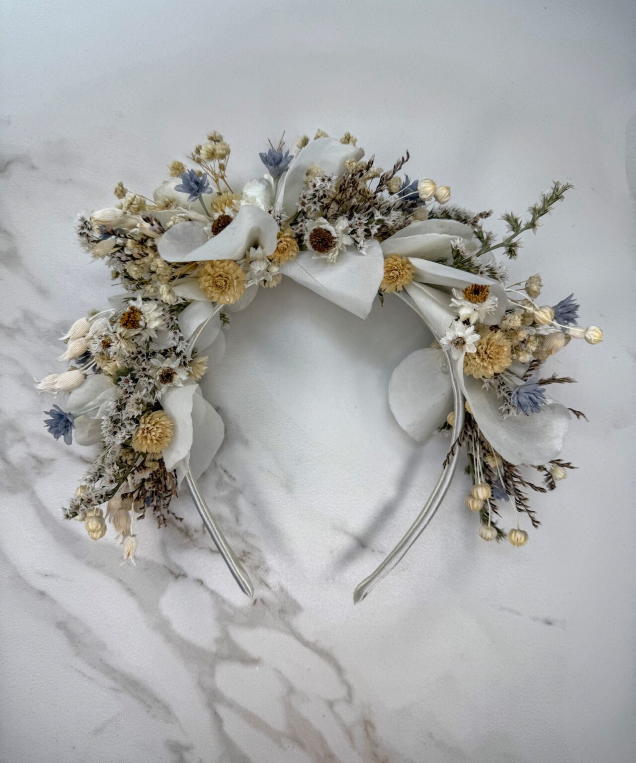 Haarschleife aus Trockenblumen