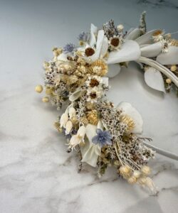 Haarschleife aus Trockenblumen