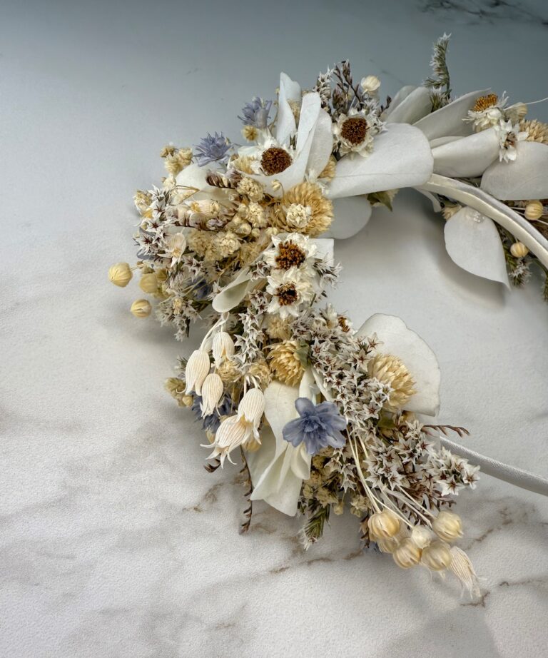 Haarschleife aus Trockenblumen