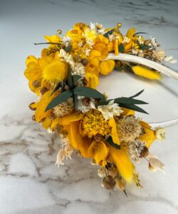 Haarschleife aus Trockenblumen
