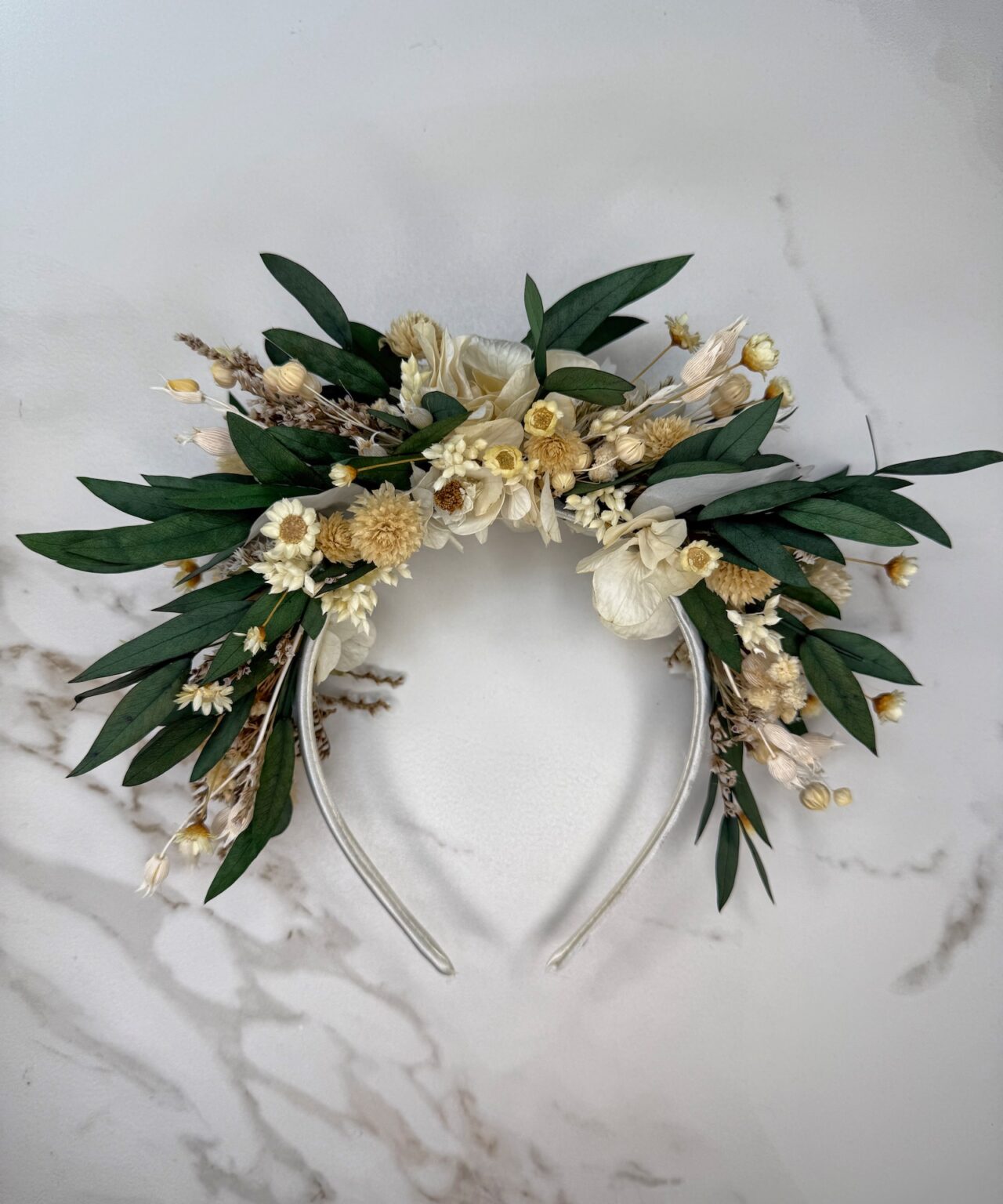 Haarschleife aus Trockenblumen
