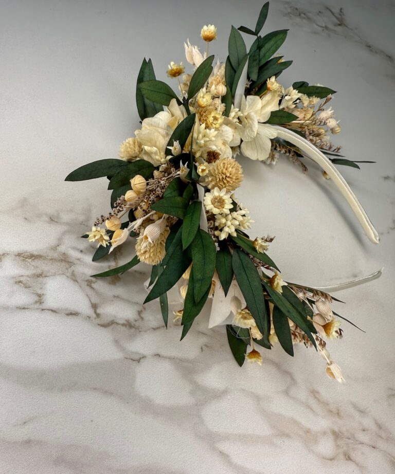 Haarschleife aus Trockenblumen